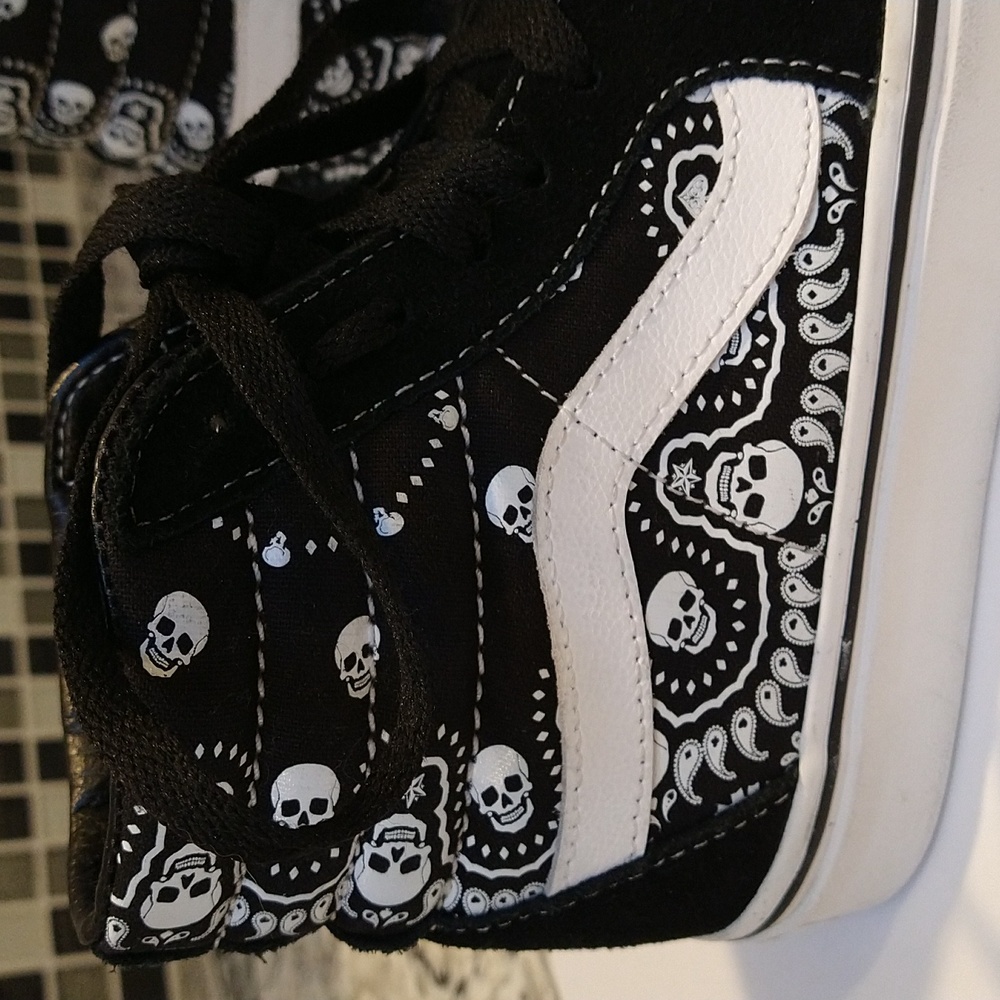 EUC Vans Sk8- Hi (Bandana Print) Blk/White- Men's size 4,- Women's size 5.5